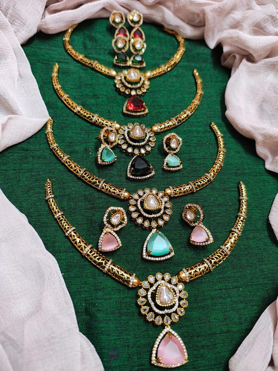 Neckline earrings set